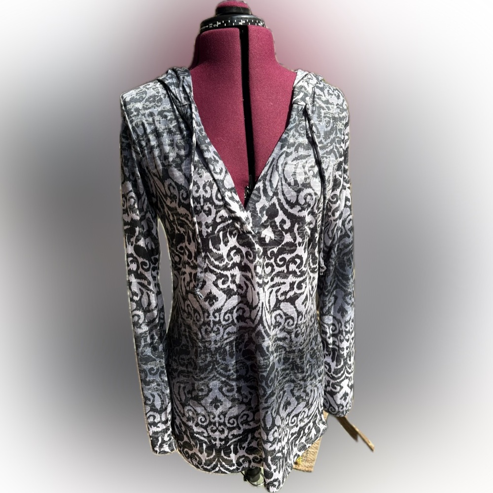 Marika Black White and Gray V-Neck Hoodie with Damask Pattern